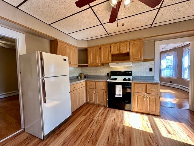 Building Photo - 6 Trull St Unit 1R