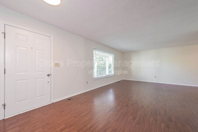 Photo - 580 E Kettle Ave