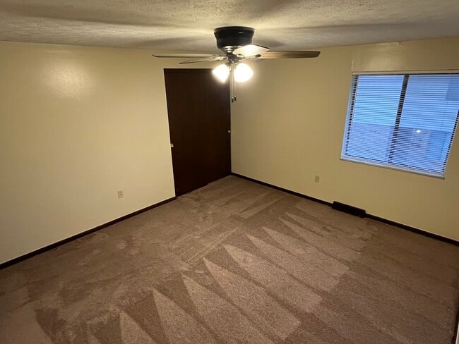 Master bedroom - 3197 Cedar Grove Pl S