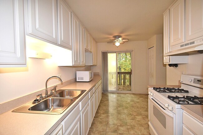 Photo - 1934 Tall Oaks Dr