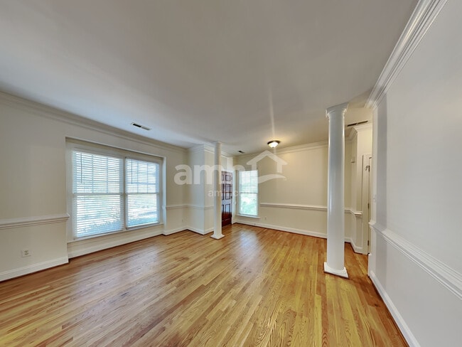 Photo - 8005 Red Oaks Trl