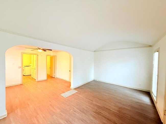 Photo - 614-614 N Poinsettia Pl Unidad 614