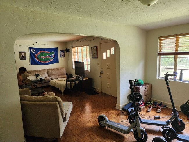 Photo - 4 bedroom 2 bath near the University of Florida law school