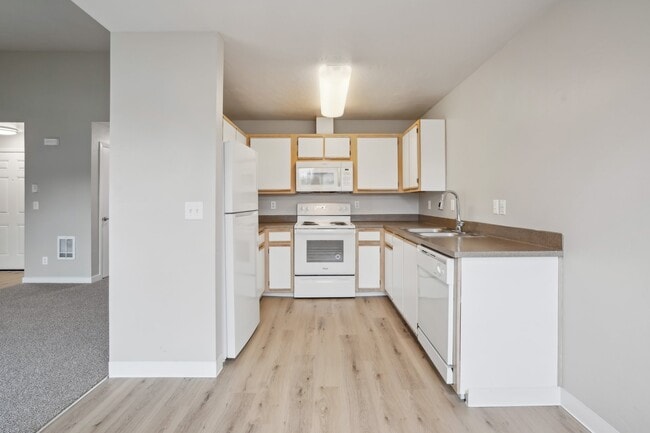 Building Photo - Redwood Terrace Rental