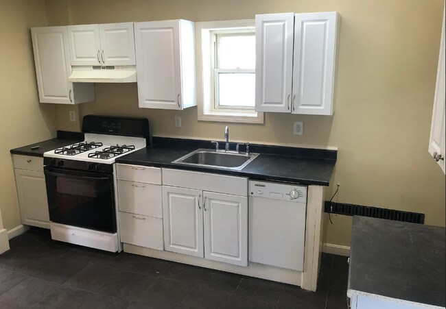 Building Photo - 67 Flint St Unit 2