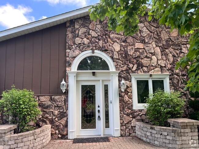 Building Photo - 11401 W Grange Hall Rd Rental