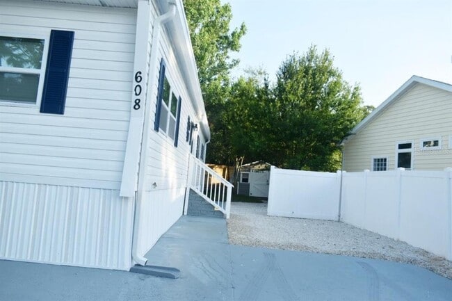 Photo - 608 River Village Dr