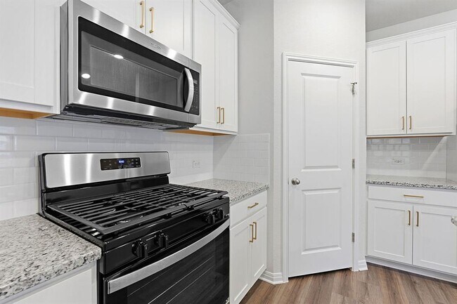 Photo - 825 Sun Grv Trl