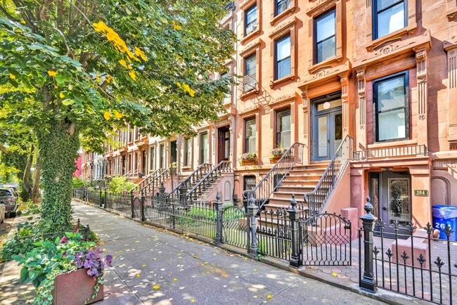 Building Photo - 1BR Stuyvesant Heights Garden Oasis with I... Rental