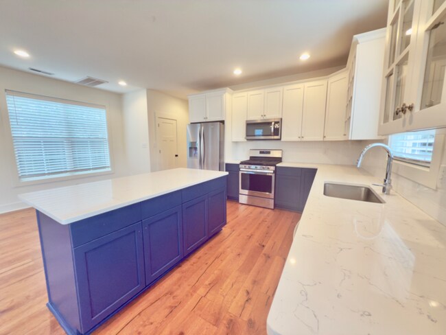 Photo - Beautiful 3 bed 3 bath WALKABLE to restaur...