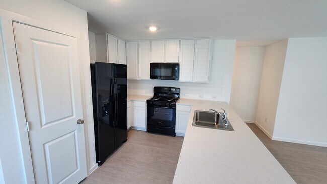 Spacious kitchen - 3013 Burmese St House