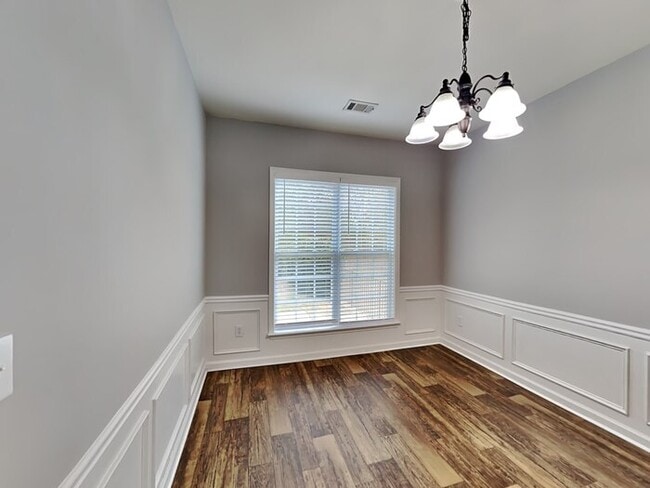 Photo - 755 Earlham Dr