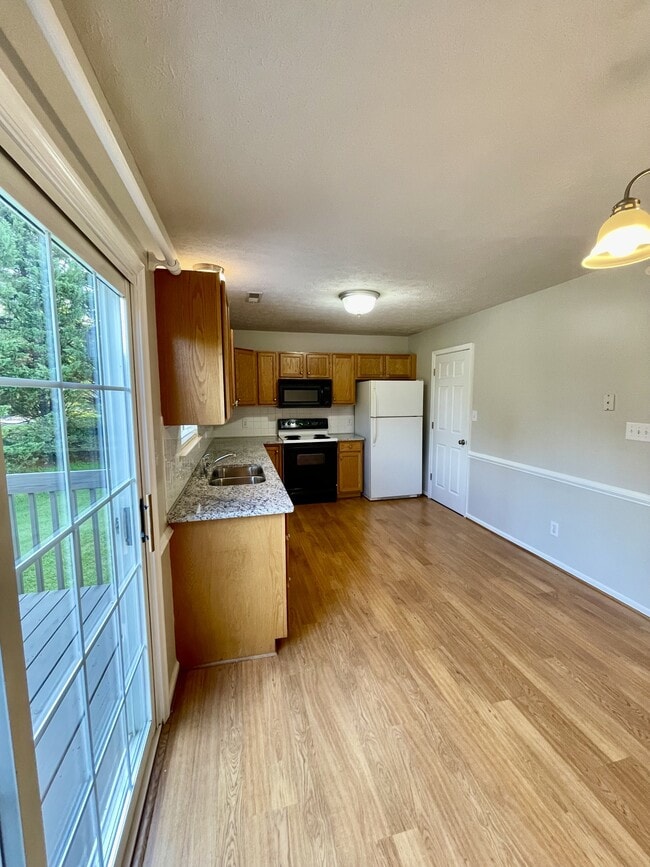 Photo - 198 Mulberry Cir