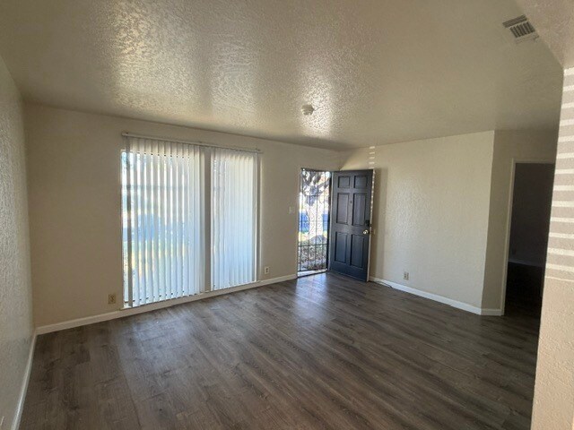 Manteca 2 Bedroom 1 Bathroom Duplex