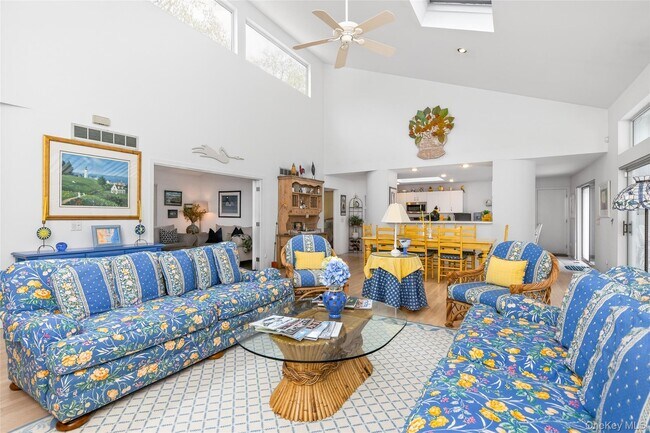 1 Whippoorwill Ln