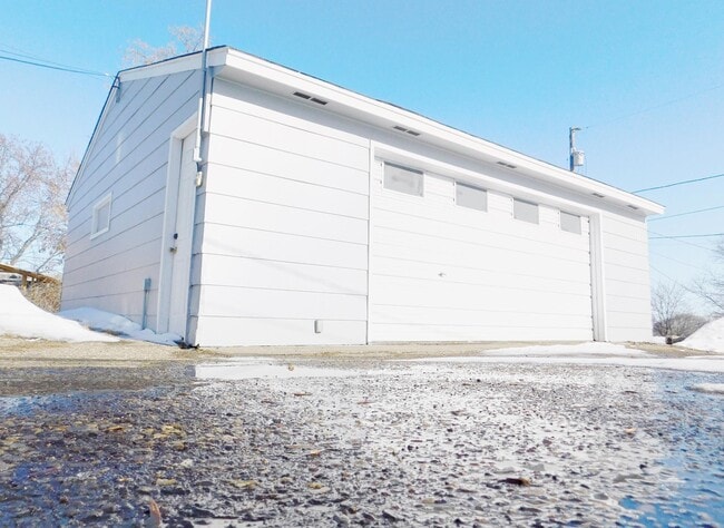 Photo - 134 Cook Ave E