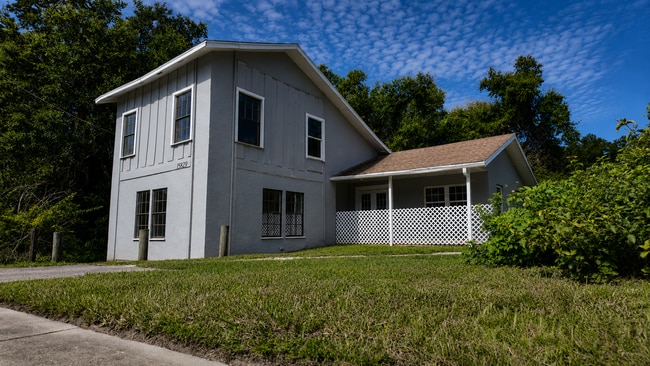 Building Photo - Huge 4BR/1BA Dade City Home with a Massive Backyard!