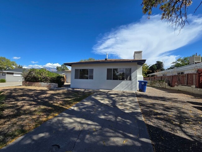Building Photo - Nice size 4 Bedroom  2 Bath with 2 living ...
