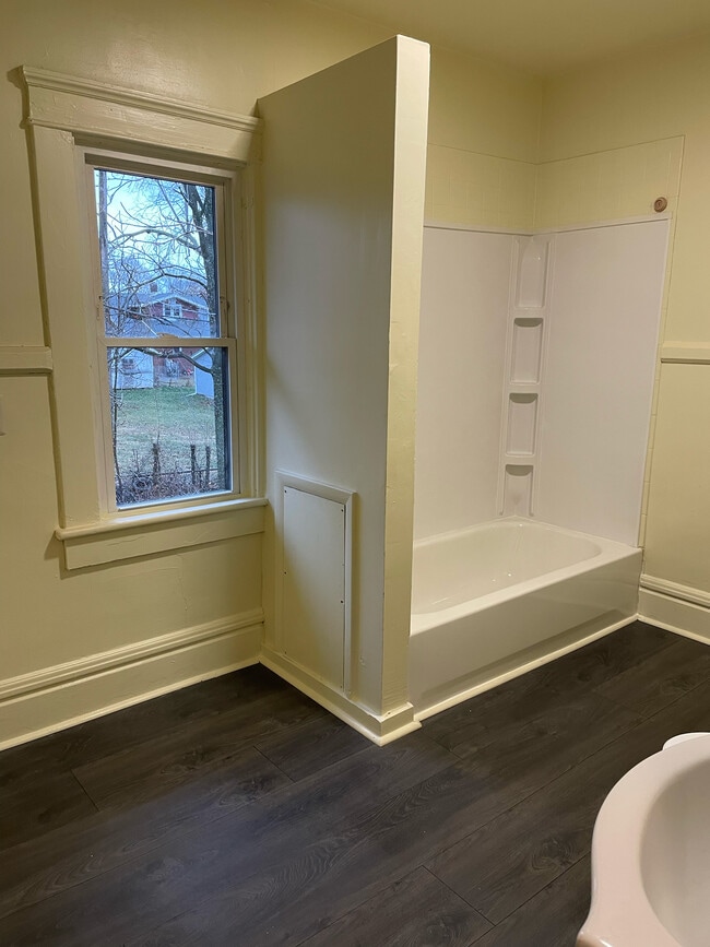 Photo - 889 N Main St Unidad #3