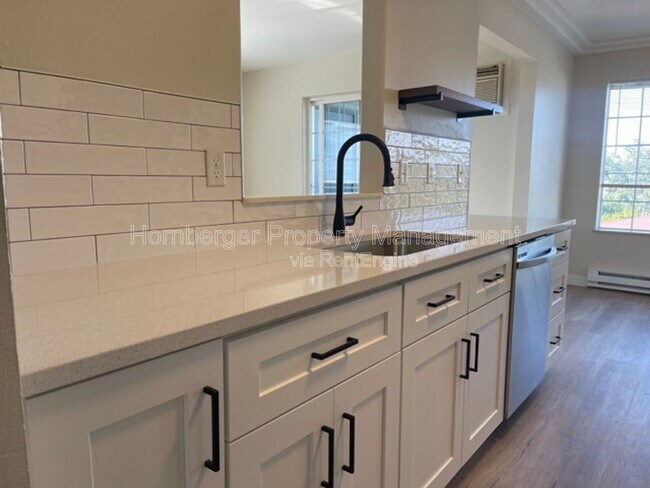 Photo - 1924 N Crestline St Unidad 6