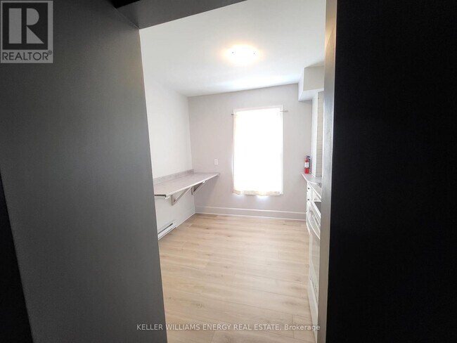 Photo - 225 Gibbons St Unit Main