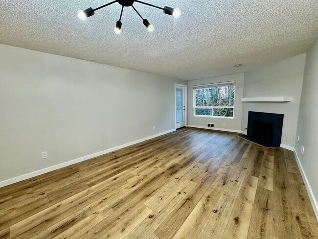 Photo - Newly Renovated Condo Right in the Heart of Northgate!! Unidad 428