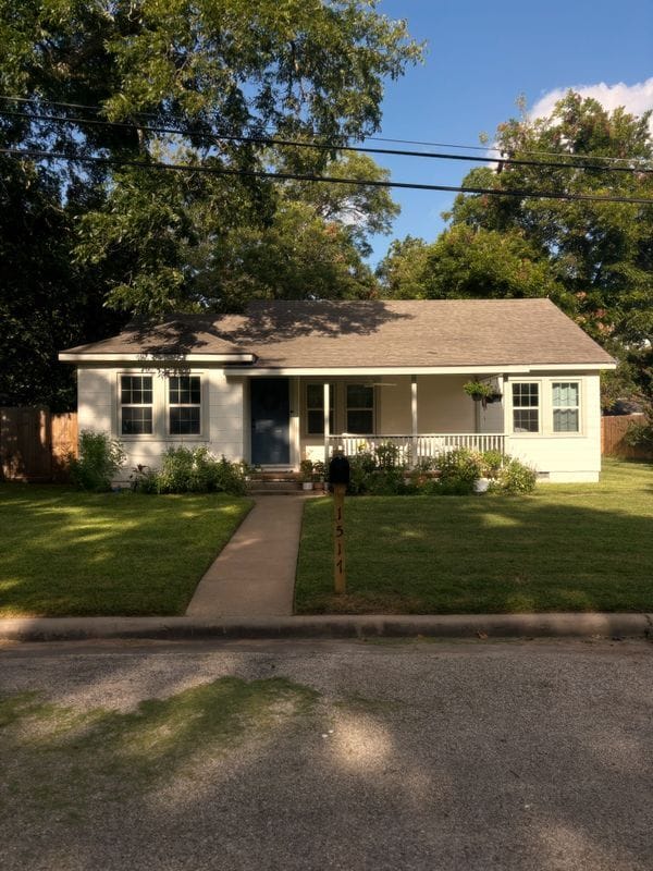 Building Photo - 1517 Live Oak St