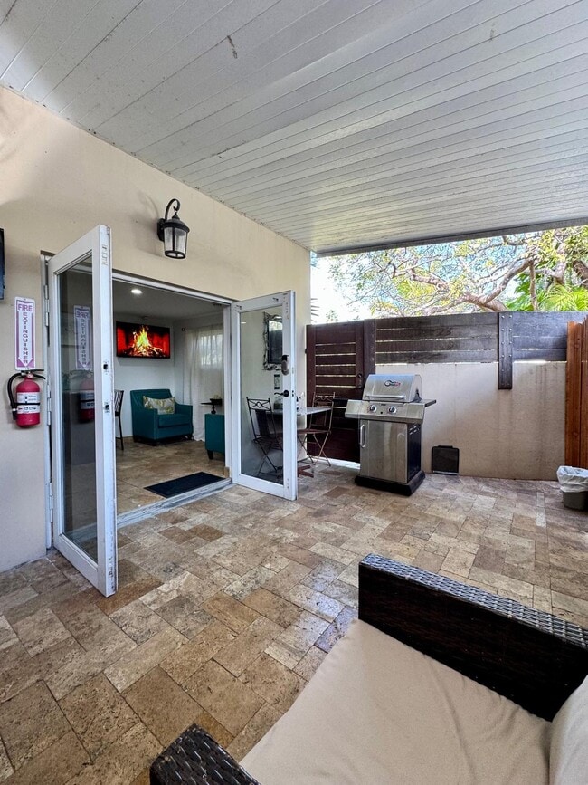 Building Photo - 2542 Monroe St Unit 2