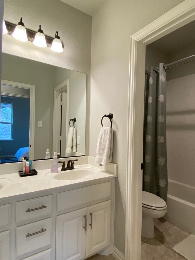Photo - 1301 Skyflower Ln.