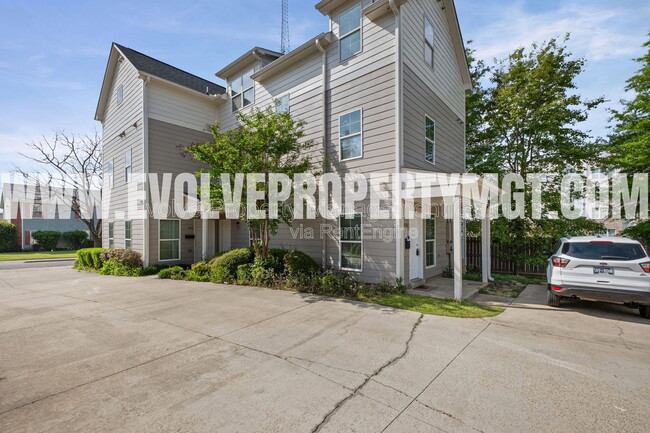 Building Photo - 3586 Brister St