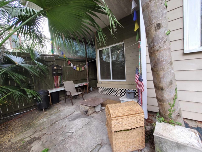 Photo - 2367 St Thomas St