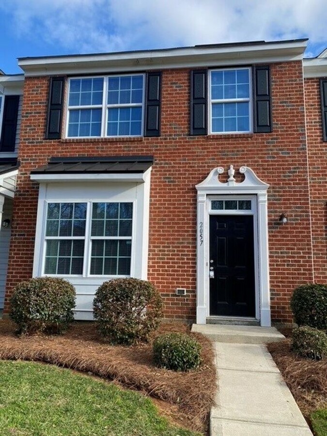 "Charming 2BR Townhome in Gastonia – Move ... - "Charming 2BR Townhome in Gastonia – Move ...