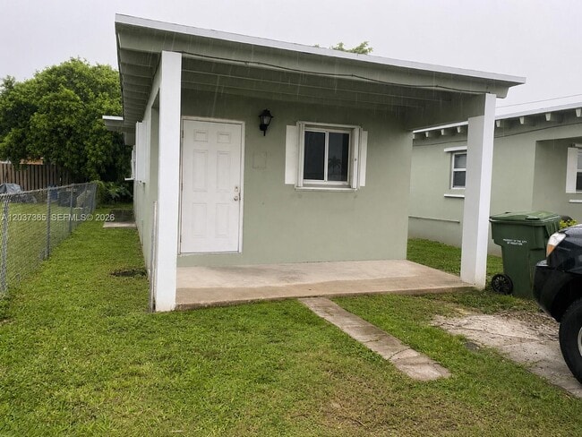 Building Photo - 614 SW 10th Ave Unit 2