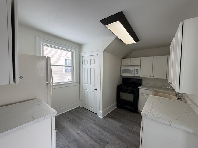 Photo - 111 E Eckman St