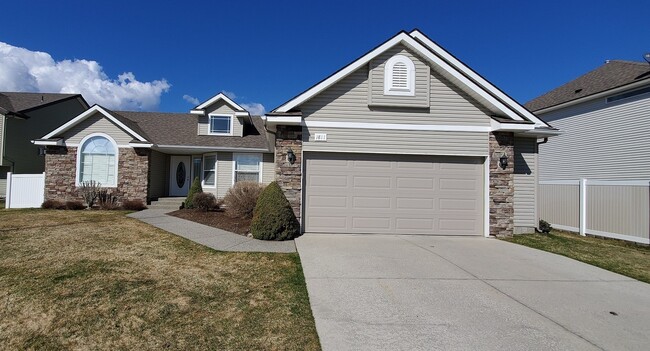 Beautiful 3 Bedroom Home in Fieldstone Nei... - Beautiful 3 Bedroom Home in Fieldstone Nei...