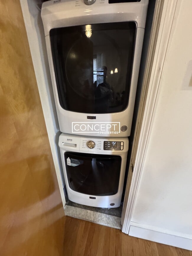 Building Photo - 38 Newton St