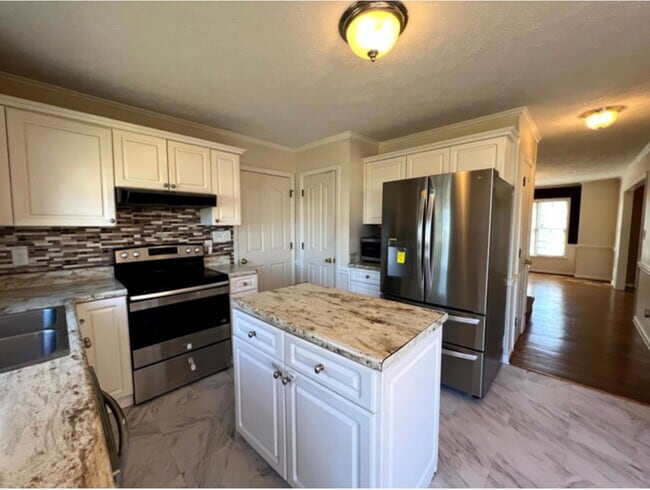 Photo - 1175 Derbyshire Rd