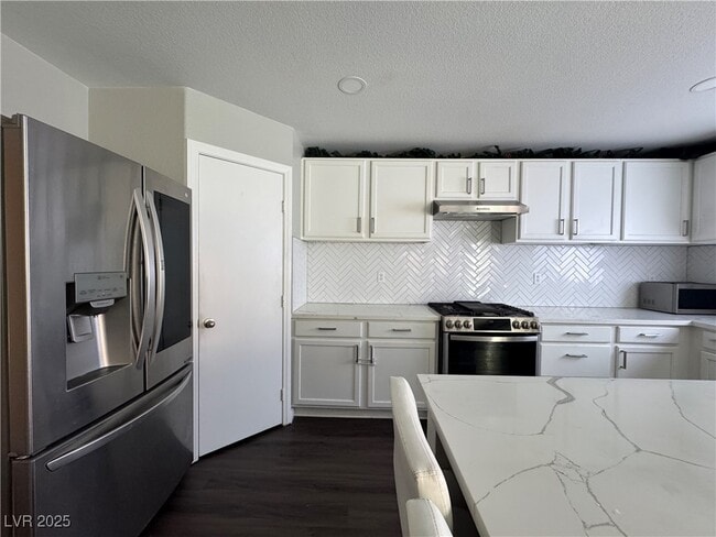 Building Photo - 2425 Island Paradise Ave