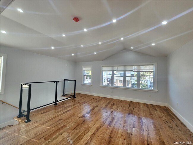 Photo - 330 Taylor Ave Unidad 2