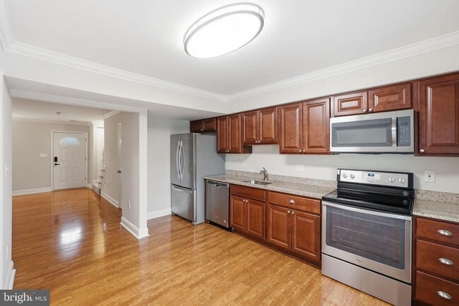 Photo - 524 Lancaster Pl