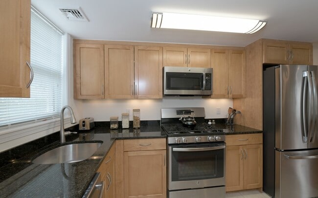 Building Photo - 136 Thornton Rd Unit 1 Rental