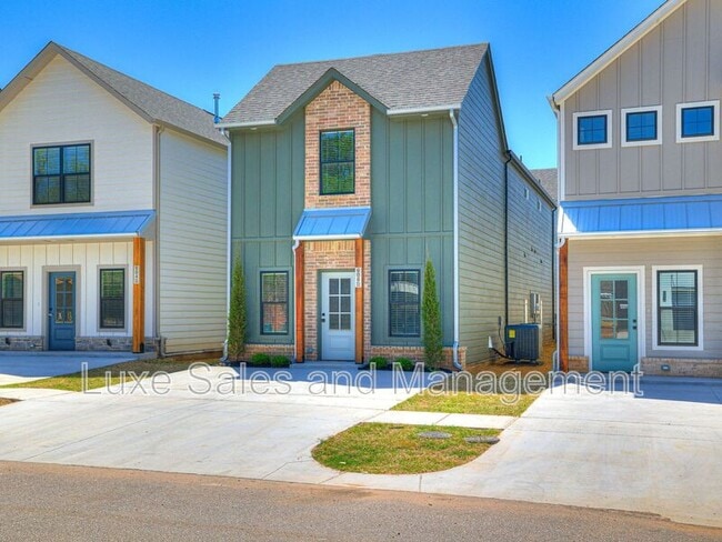 Photo - 616 W 2nd St