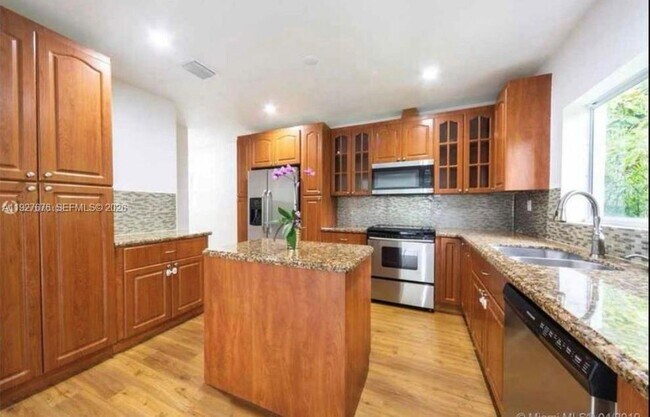 Photo - 819 Capri St