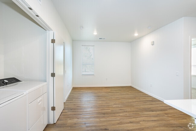 2BR, 1BA - 918SF - Living Room - Ralston Gardens
