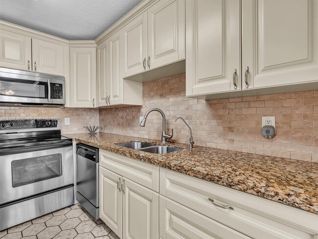 Photo - 13785 Flora Pl