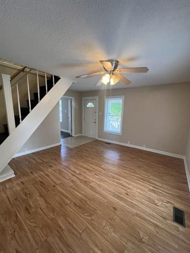 Photo - 700 W 3rd Ave