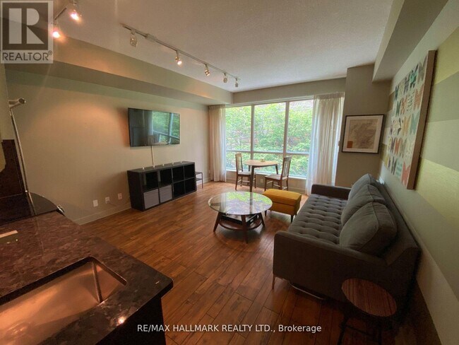 Photo - 350 Wellington St W Unit M14