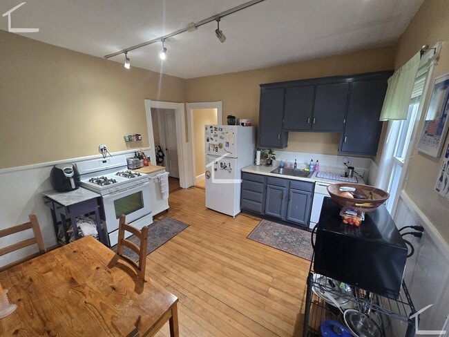 Photo - Huge 3 bed in Somerville!!!