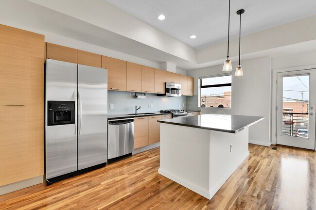 Photo - 2345 Walnut St