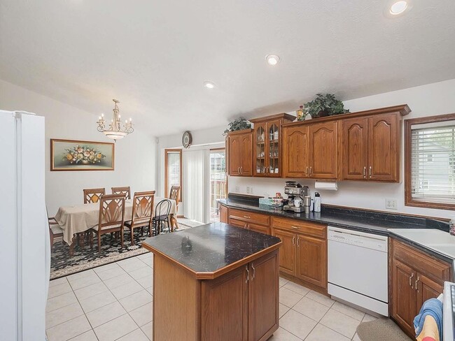 Photo - 809 S Outlook Dr